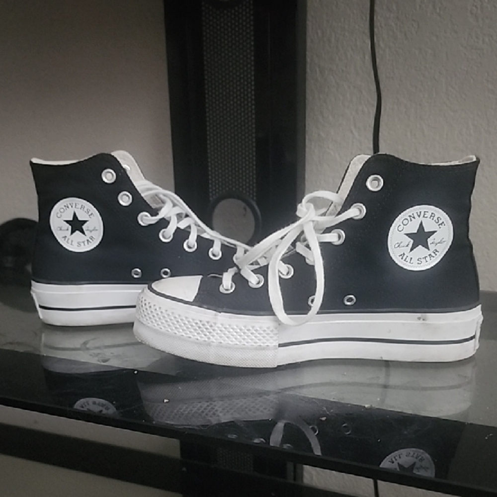 Converse Black High-Top Sneakers Size 6.5